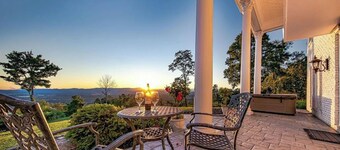 Mountain Top Mansion with PANORAMIC VIEWS and plenty of room for all your guests