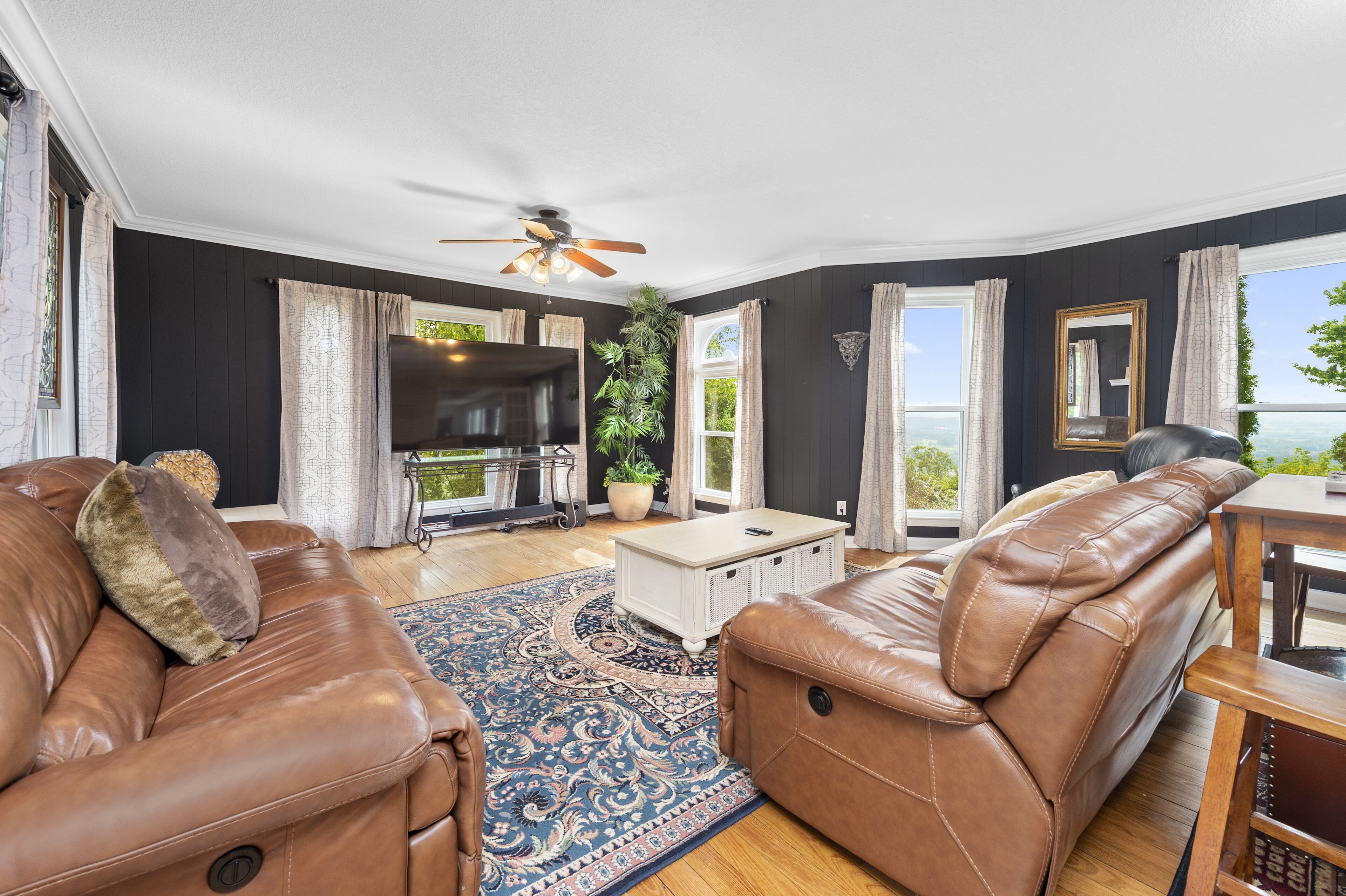 Smart TV, chimenea y videojuegos 