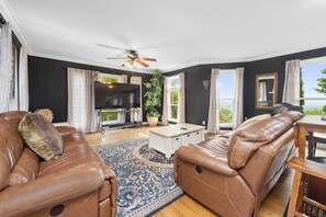 TV connectée, cheminée, jeux vidéo