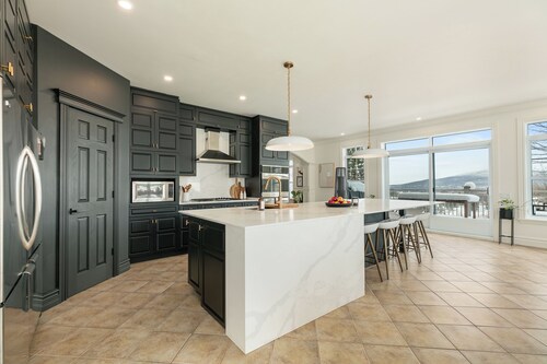 Grande maison luxueuse au pieds de bromont.