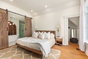 4 soverom, strykejern/-brett, wi-fi og sengetøy