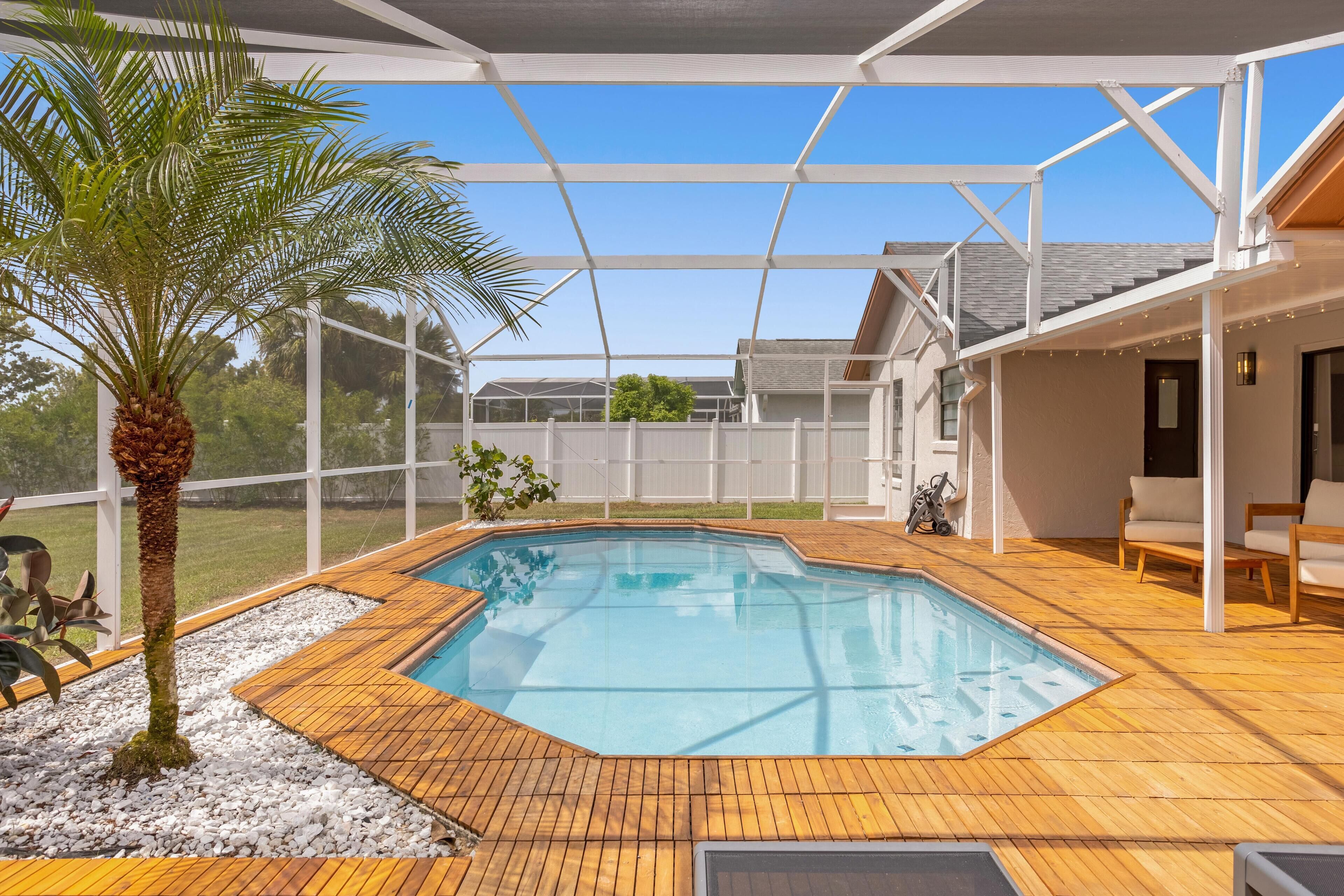 5 miles to Disney Magic with Large Heated Pool