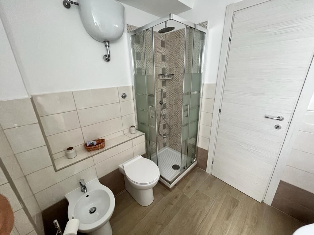 Dusche, Haartrockner, Bidet, Handtücher