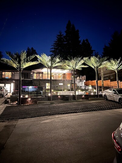 RESORT TYPE 2 BED 2 BATH SUITE IN A VERY LARGE HOME IN DELTA, BC