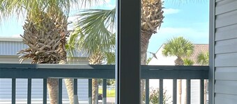 NEW! Updated, Peaceful Retreat - 5 Minute Walk To The Sparkling Ocean!