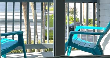 NEW! Updated, Peaceful Retreat - 5 Minute Walk To The Sparkling Ocean!
