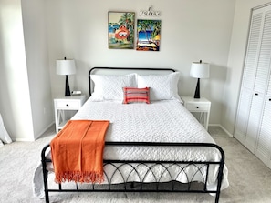2 bedrooms, desk, iron/ironing board, free WiFi - Walk to Beach - Updated Amelia Island Townhome Near Fort Clinch and Downtown (Fernandina Beach)