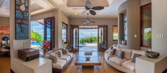 Whale Watchers Villa With Stunning Ocean View