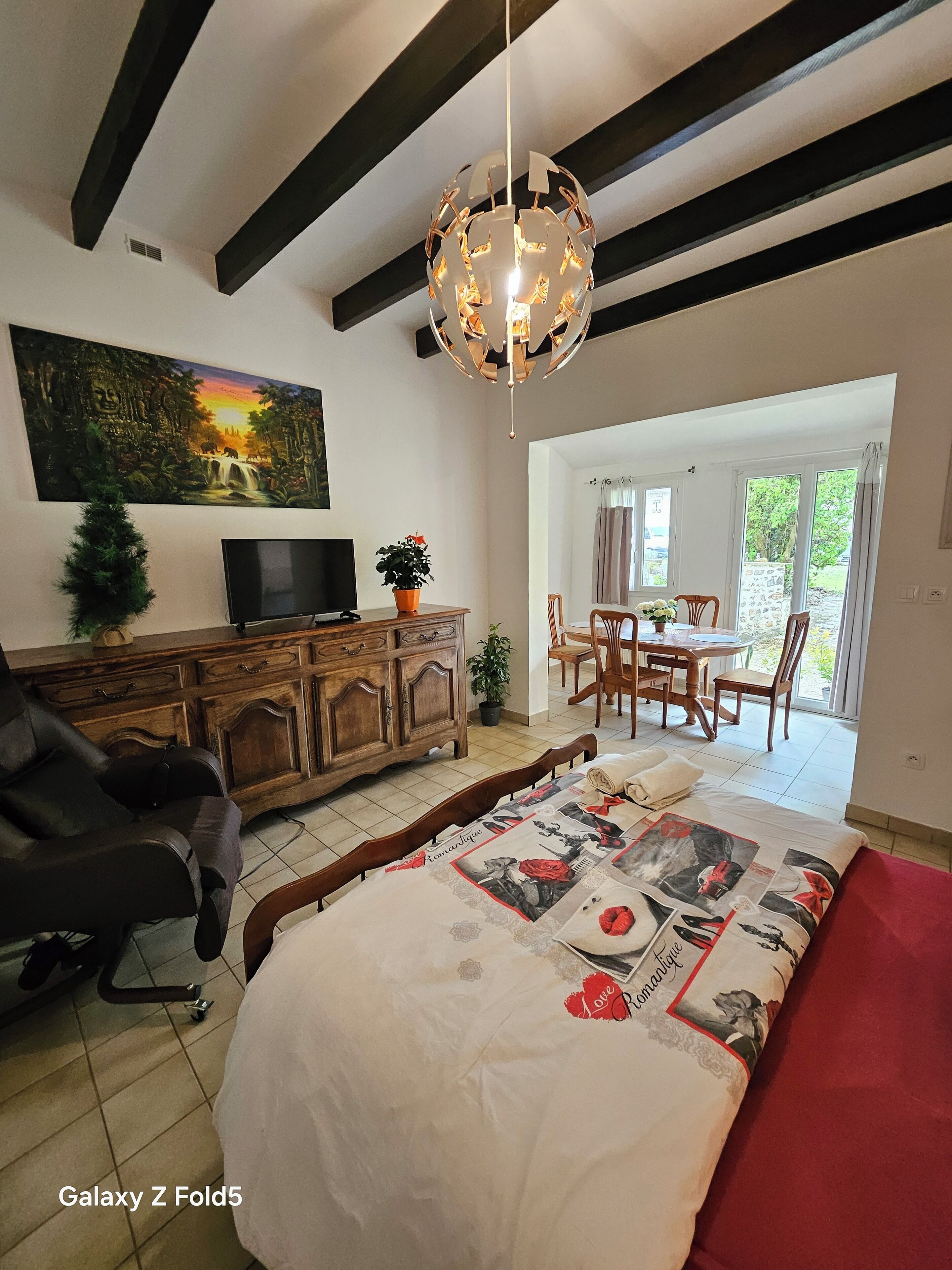 2 bedrooms, iron/ironing board, bed sheets