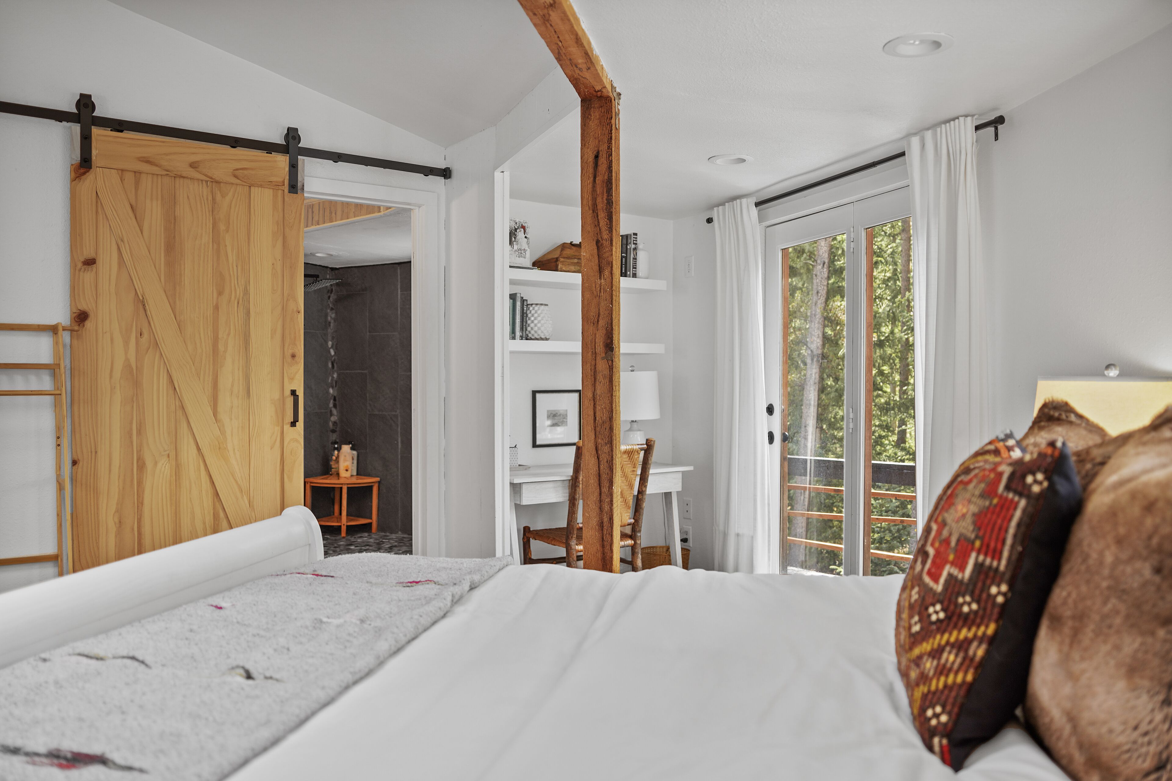 2 slaapkamers, een bureau, reisbedje, gratis wifi