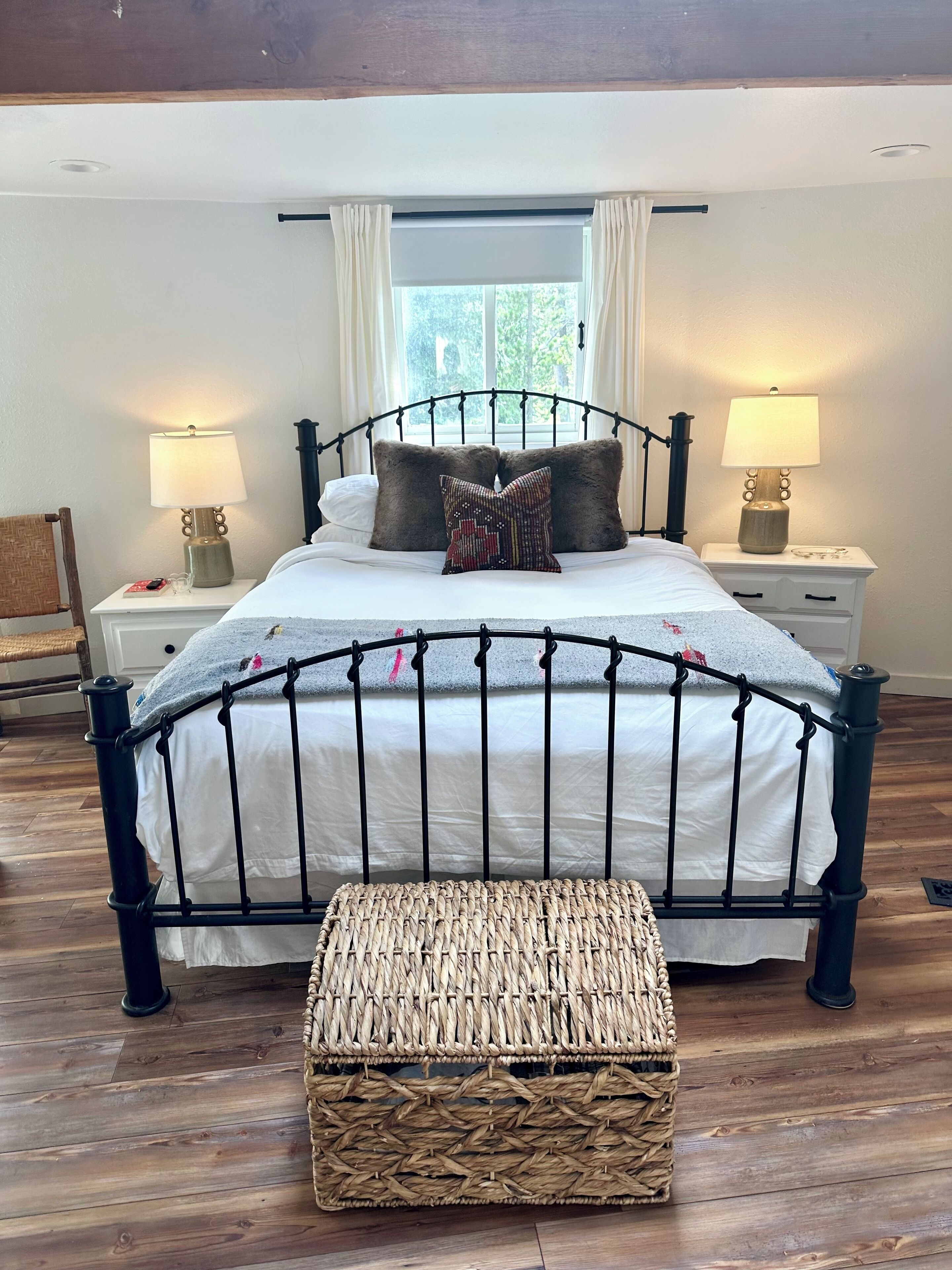 2 bedrooms, desk, travel crib, free WiFi