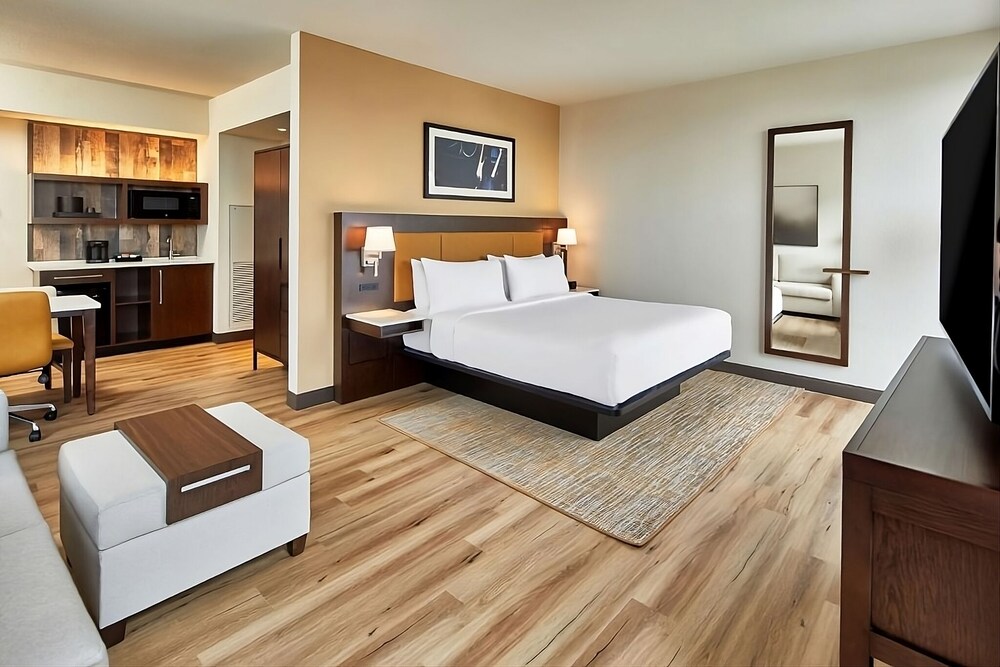 Stylish Getaway near Downtown Nashville! Pets Allowed, Indoor Pool