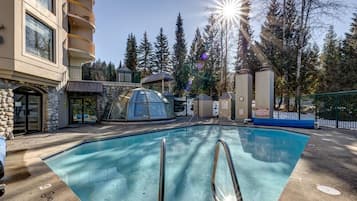 Piscine extérieure, piscine chauffée