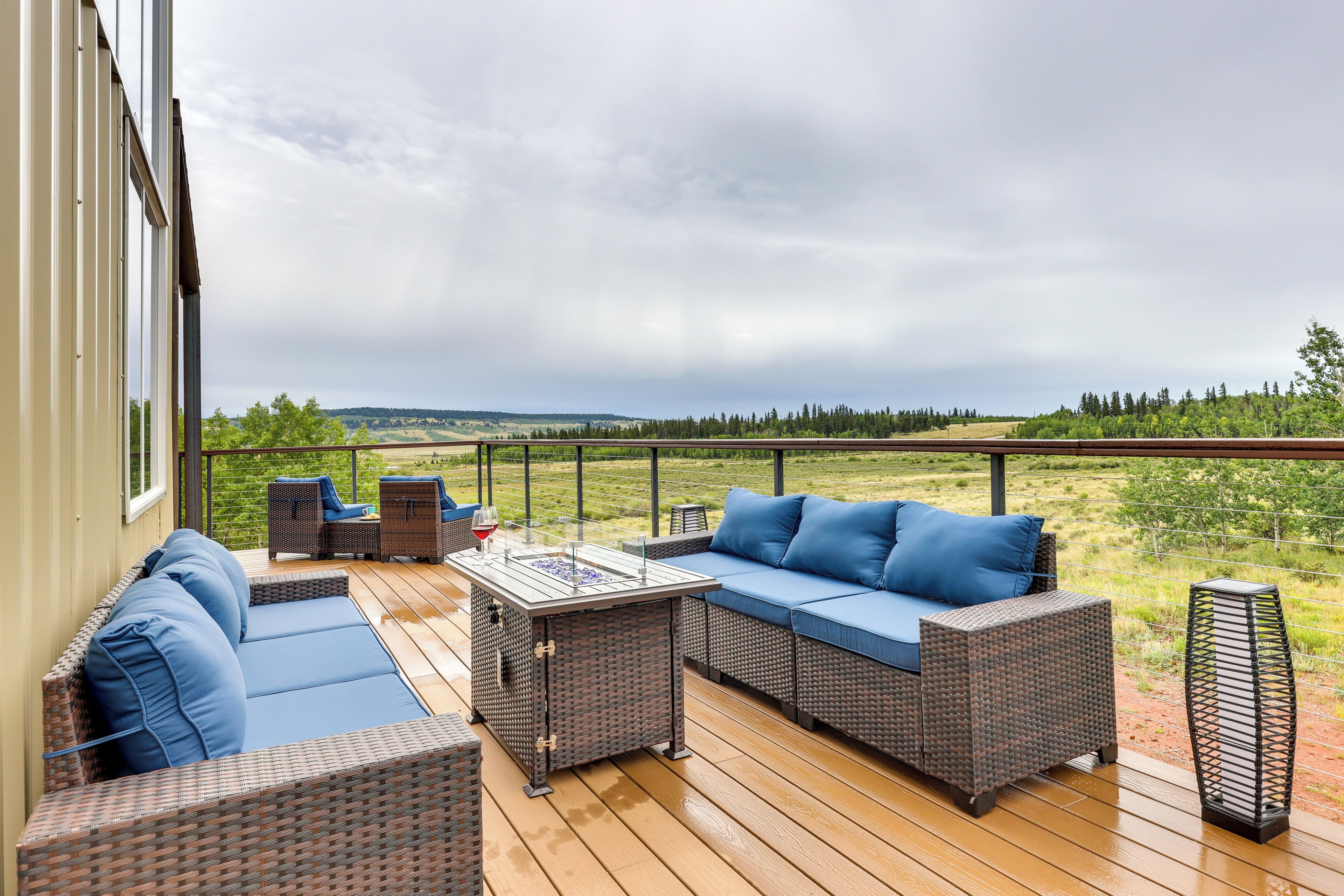 Colorado Retreat w/ Gas Grill & Mountain Views!