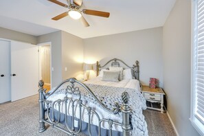 4 bedrooms, iron/ironing board, WiFi, bed sheets