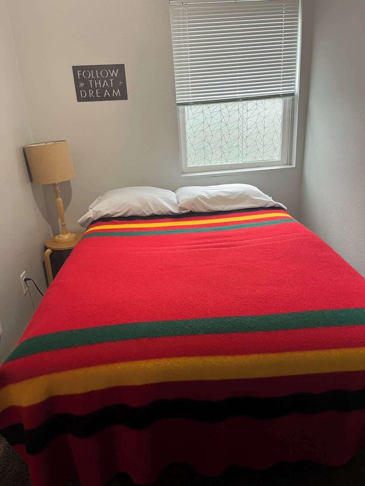 2 chambres, fer et planche à repasser, accès au Wi-Fi (inclus)