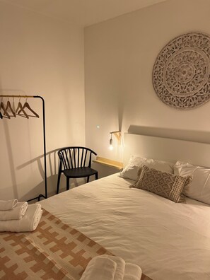2 habitaciones, tabla de planchar con plancha y wifi gratis 