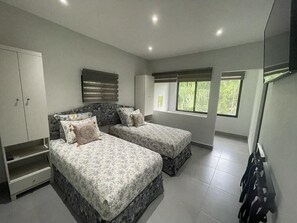 8 bedrooms, desk, iron/ironing board, free WiFi - "The Blue" eco lodge entire country house hotel (Yalcón)
