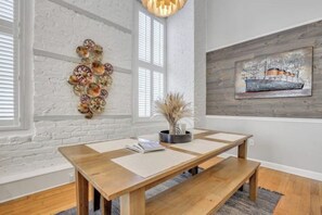 Dining - Restored 1890s Historic District Condo — Walk to River Street & Broughton Street (Savannah)