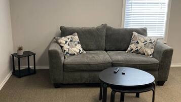 智能電視、DVD 播放機、足球機、書籍