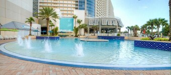 BEAUTIFUL GULF VIEW CONDO w/5 POOLS, HOT TUB & EASY BEACH ACCESS w/2 BDR 2 BATH