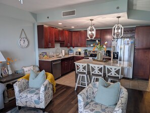 Interior - BEAUTIFUL GULF VIEW CONDO w/5 POOLS, HOT TUB & EASY BEACH ACCESS w/2 BDR 2 BATH (Panama City Beach)