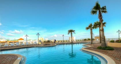 BEAUTIFUL GULF VIEW CONDO w/5 POOLS, HOT TUB & EASY BEACH ACCESS w/2 BDR 2 BATH