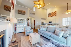 Fernseher, Kamin, Bücher