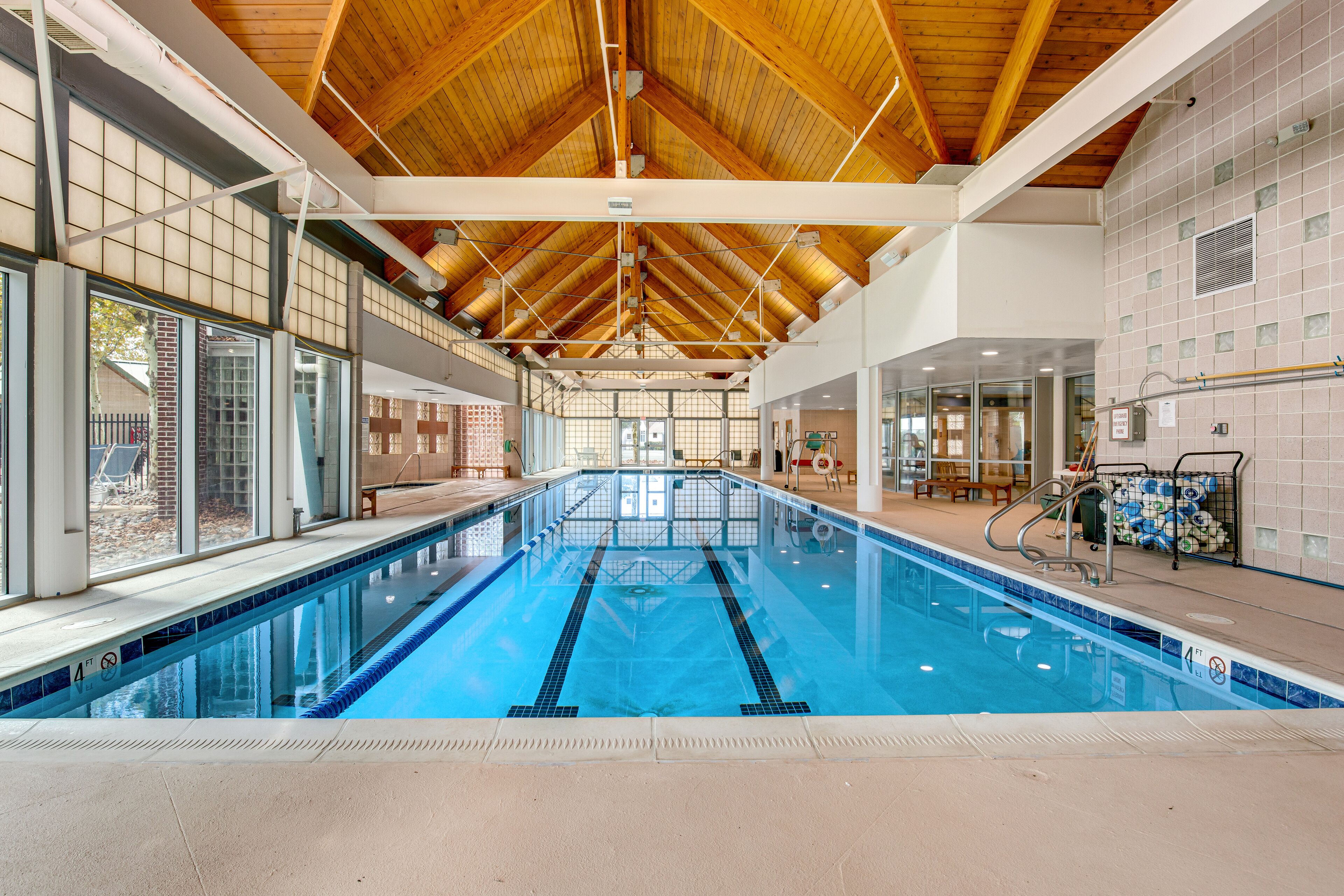 Innenpool, beheizter Pool