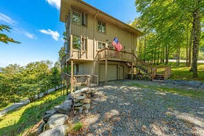 Exterior - Upta Beech 4,650’ elevation, 1 mile from skiing! Plenty of off-street parking (Beech Mountain)