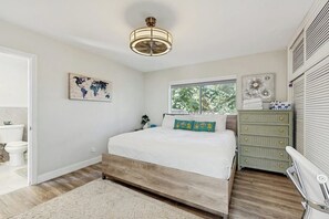 3 bedrooms, iron/ironing board, travel cot, Internet