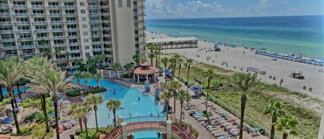 Una piscina cubierta, una piscina climatizada