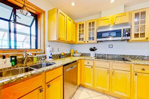 Kühlschrank, Mikrowelle, Herdplatte, Geschirrspüler