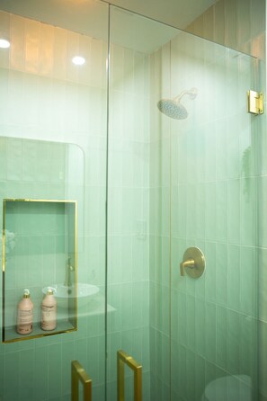 Hair dryer, towels, soap, shampoo - Top Location, 1 mile from Airport ,Full House, Big Patio, Free Parking. (Miami)