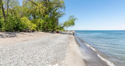 20 Ppl 5BR Townhome on the Lake. Bbq, Hottub, Gym