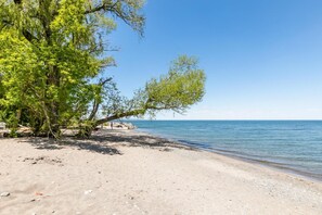 Exterior - 20 Ppl 5BR Townhome on the Lake. Bbq, Hottub, Gym (Hamilton)