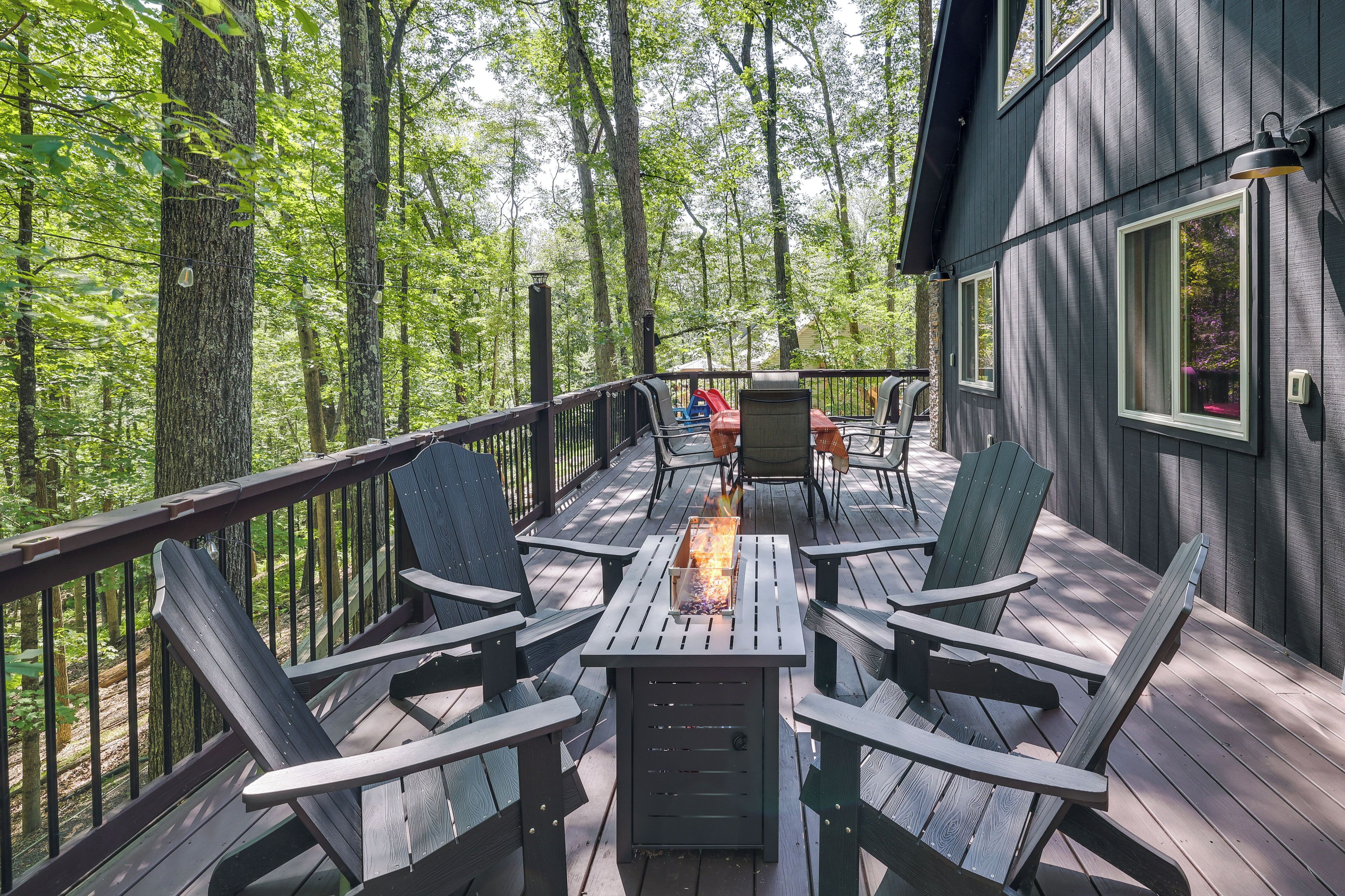 Pet-Friendly Lackawaxen Cabin w\/ Wraparound Deck!