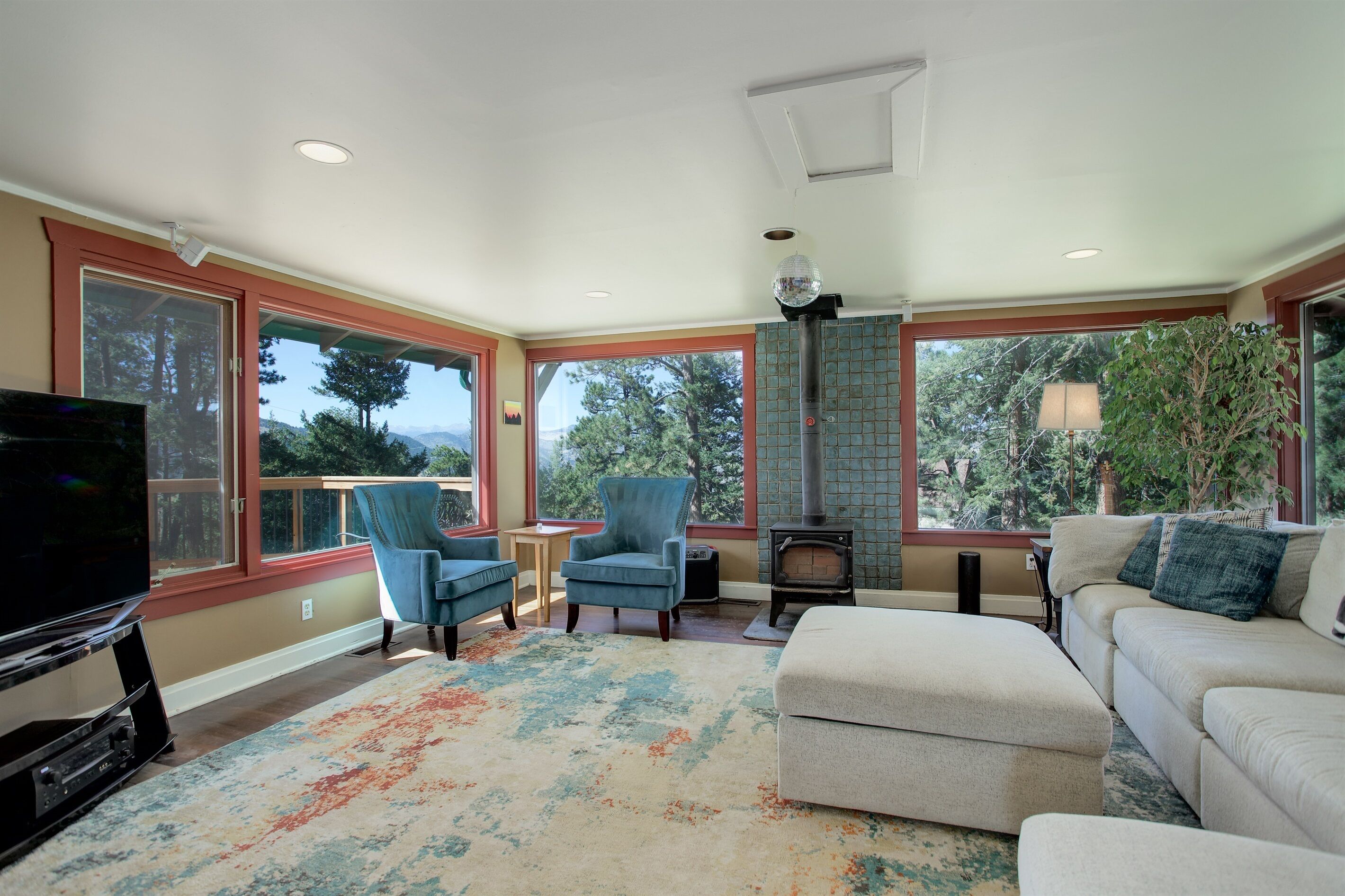 Smart TV, videojuegos, reproductor de DVD y libros 