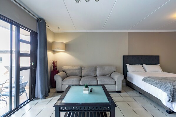 Smart TV - K Luxe Apartment 1 (Sandton)