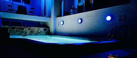 حمّام سباحة خارجي