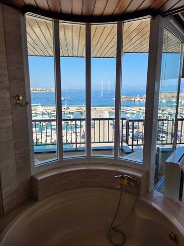 Una Suite con Vistas de 180 Grados al Mar, con Piscina Privada en Modo Rooftop !