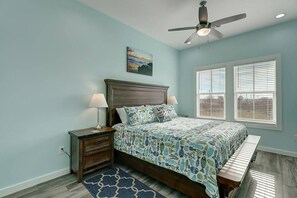 3 bedrooms, WiFi, bed sheets - Paradise on Copano Bay ~ Complementary Kayaks ~ Pier and Pool  (Rockport)