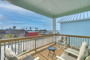 Property grounds - Paradise on Copano Bay ~ Complementary Kayaks ~ Pier and Pool  (Rockport)