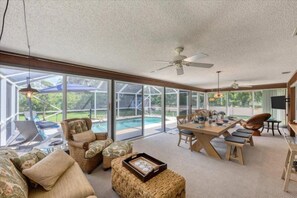 Een verwarmd zwembad