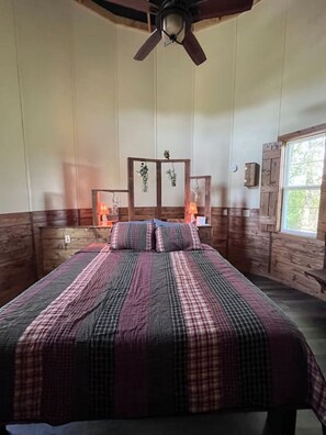 2 bedrooms, iron/ironing board, bed sheets