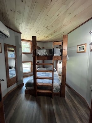 4 Schlafzimmer, Bügeleisen/Bügelbrett, Bettwäsche