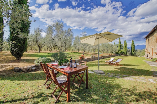 Outdoor dining - CAMPOPINETA APARTMENT MULBERRY (Figline e Incisa valdarno)