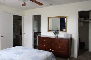 3 Schlafzimmer, Bügeleisen/Bügelbrett, Bettwäsche