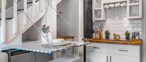 Fridge, microwave, stovetop, coffee/tea maker