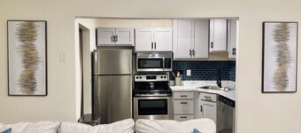 NEW!! Just steps to Jordan-Hare Stadium! 2 Bedroom, 2 Bath, sleeps up to 9.